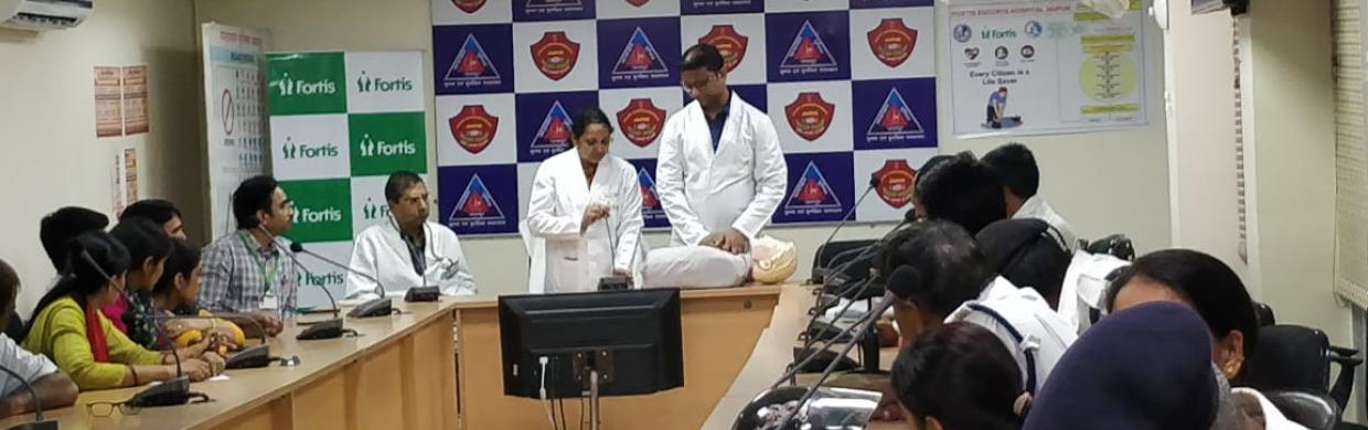 To Save the life of accident victims, Fortis Escorts Hospital, Jaipur Conducts Training in CPR for Cop